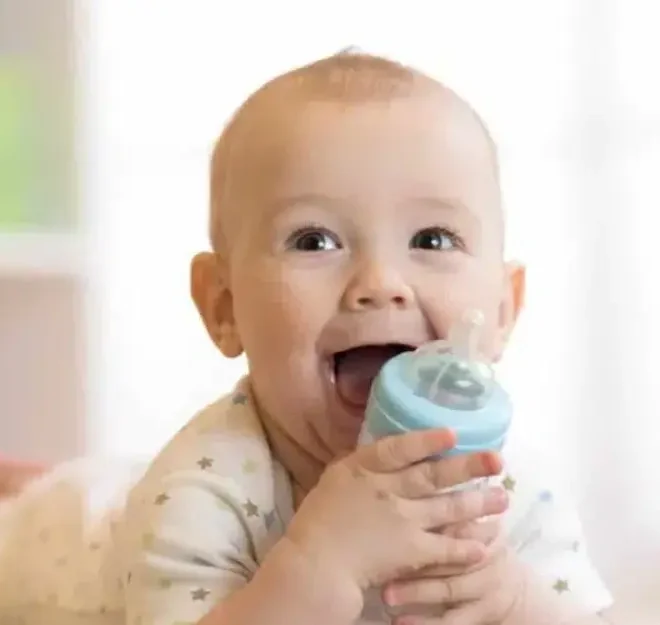 Wie viele Flaschenmahlzeiten braucht ein Baby?
