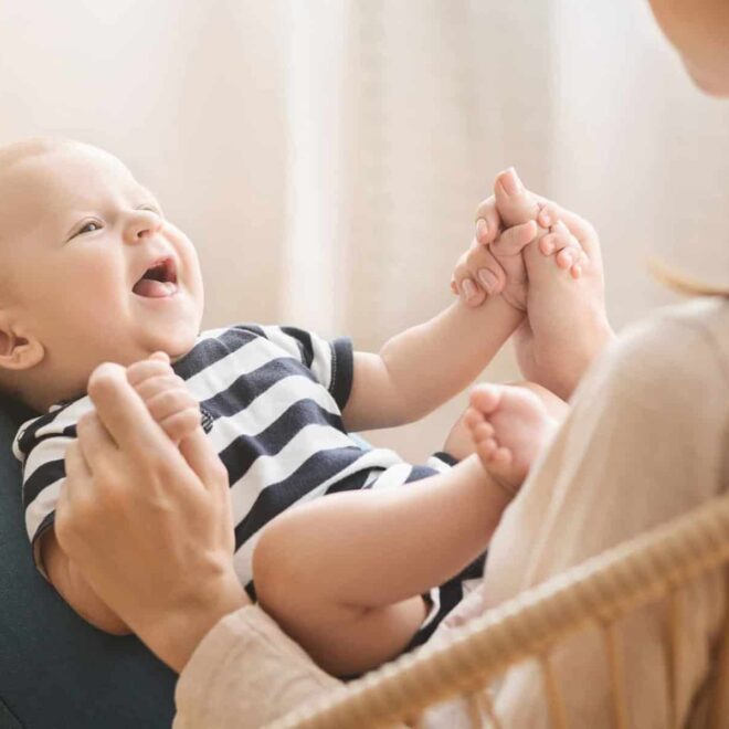 Das Vorsingen fördert die Entwicklung von Babys