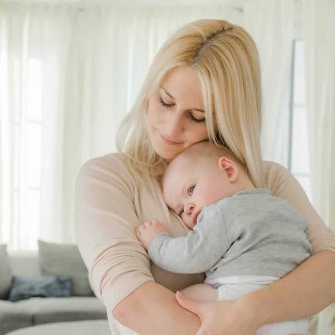 Das Kuscheln fördert die Entwicklung von Kindern