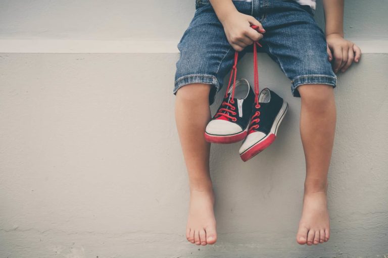 Fußfehlstellungen bei Kindern vorbeugen: Was Eltern wissen müssen