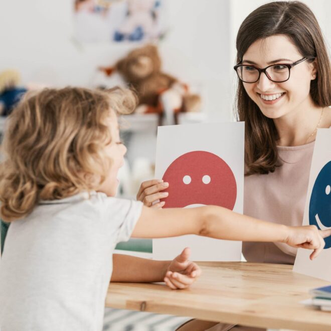 Bei Mädchen mit Autismus sind Sprachprobleme nicht so ausgeprägt wie bei Jungen