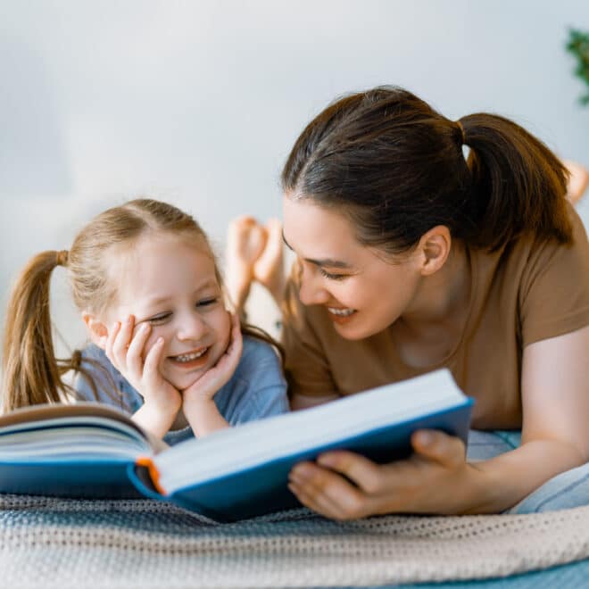 Wie Eltern schon kleine Kinder für Bücher begeistern können: 7 Tipps fürs Vorlesen