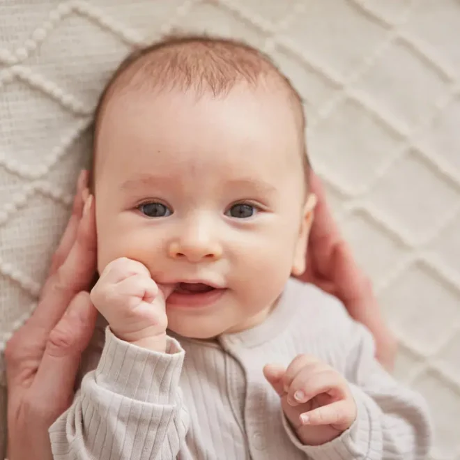 Welt Sepsis Tag 2023: Babys und Kleinkinder können schon früh vor Meningokokken geschützt werden