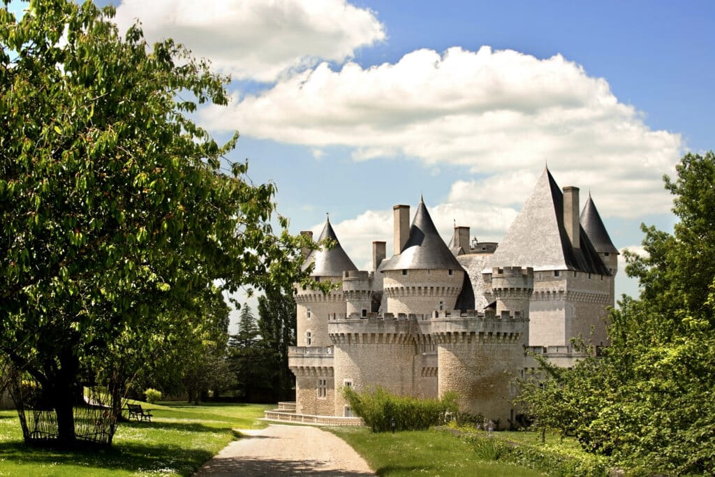 Berry-Chateau-de-Chabenet. Schloss in Frankreich. Urlaub im Märchenschloss.