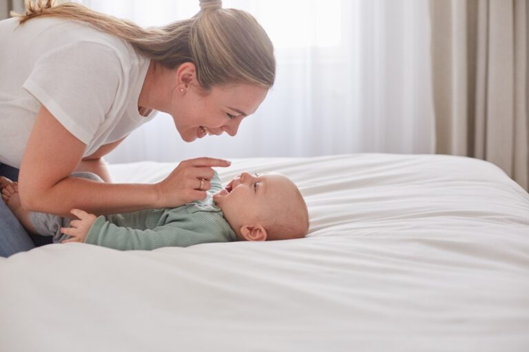 Welt-Meningitis-Tag 2024: Babys und Kleinkinder jetzt bestmöglich vor Erkrankung schützen