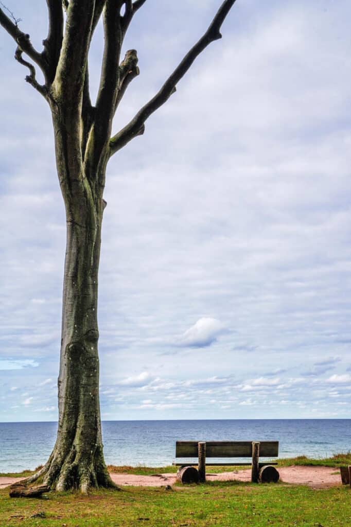 Naturfreunde können im Herbst die Ruhe genießen und beim Anblick des blauen Horizonts die Zeit vergessen.
