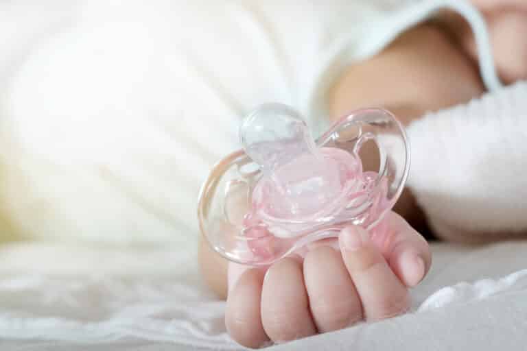 Erstickungsgefahr für Babys: Dringender Schnuller-Rückruf